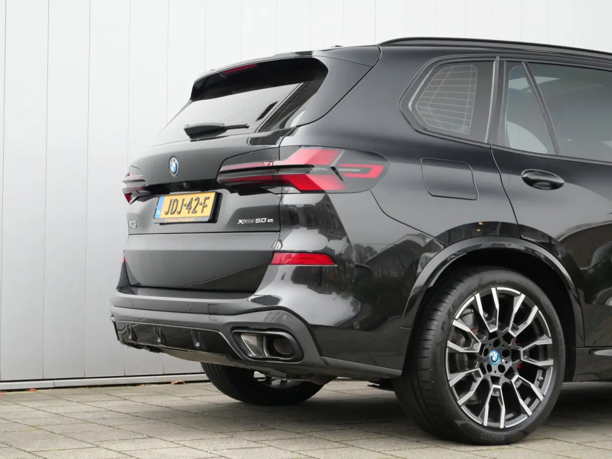 xDrive50e 490 Pk Automaat M-pakket / Leer / Pano-dak / Trekhaak / Camera's / DAB