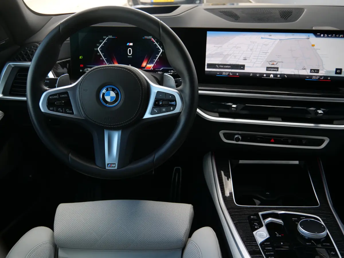 xDrive50e 490 Pk Automaat M-pakket / Leer / Pano-dak / Trekhaak / Camera's / DAB