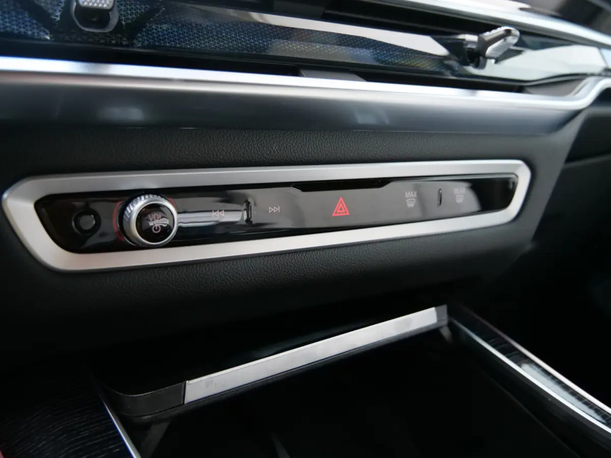 xDrive50e 490 Pk Automaat M-pakket / Leer / Pano-dak / Trekhaak / Camera's / DAB
