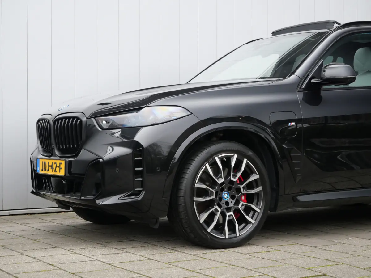 xDrive50e 490 Pk Automaat M-pakket / Leer / Pano-dak / Trekhaak / Camera's / DAB