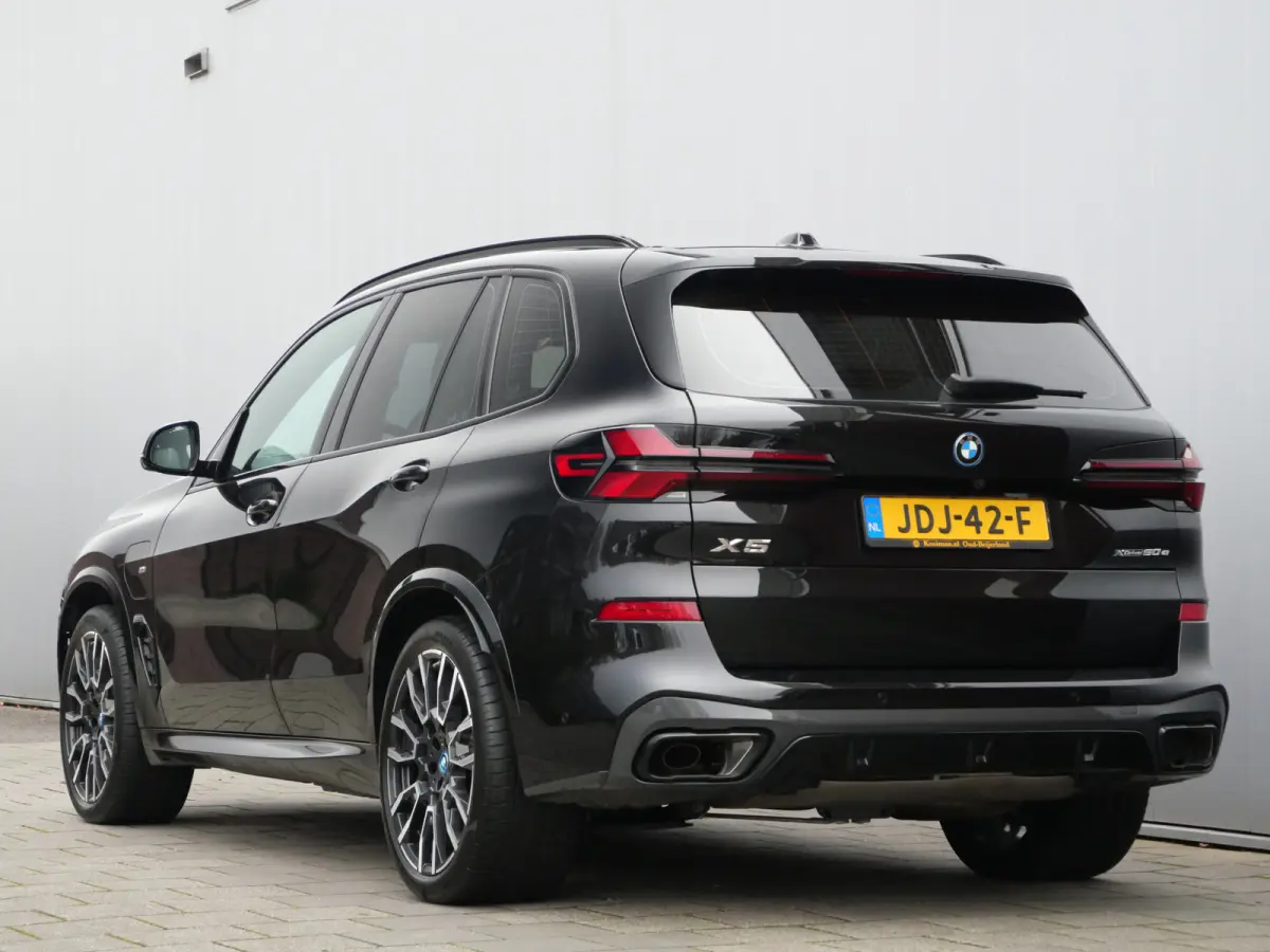 xDrive50e 490 Pk Automaat M-pakket / Leer / Pano-dak / Trekhaak / Camera's / DAB