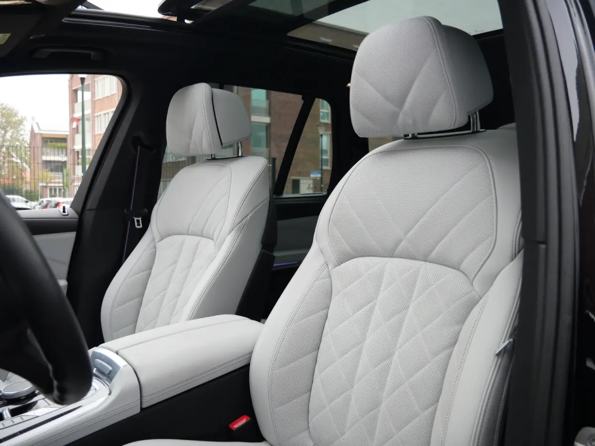 xDrive50e 490 Pk Automaat M-pakket / Leer / Pano-dak / Trekhaak / Camera's / DAB