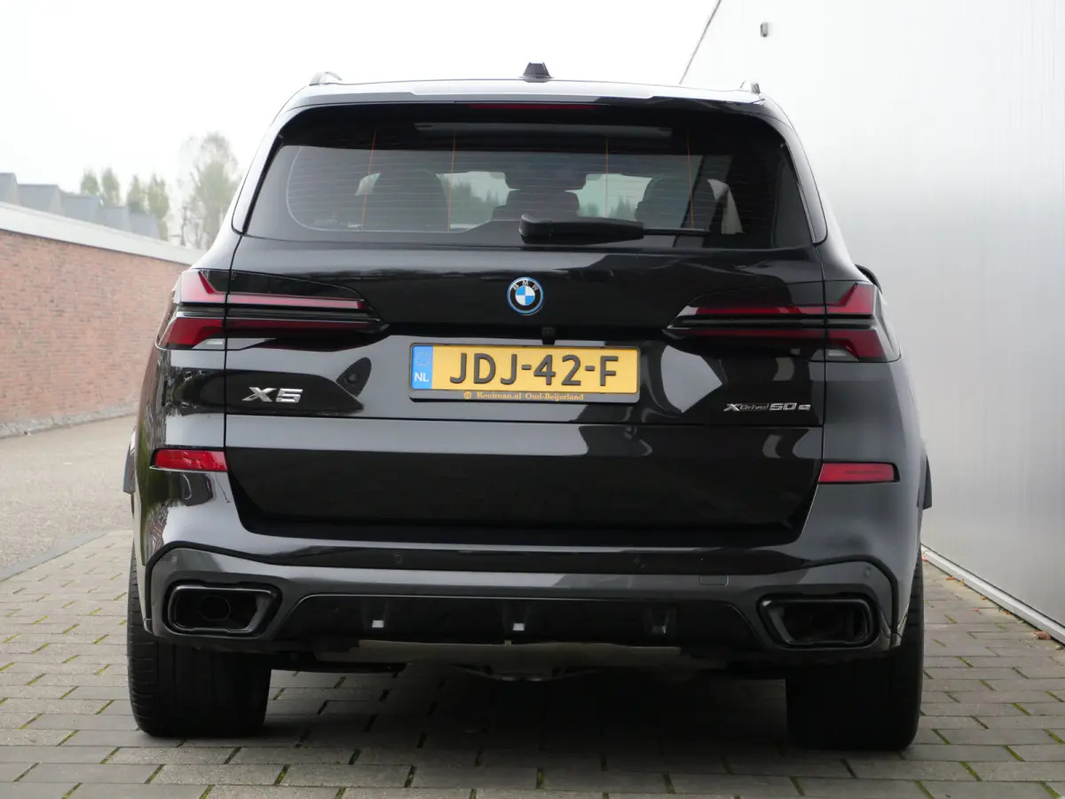 xDrive50e 490 Pk Automaat M-pakket / Leer / Pano-dak / Trekhaak / Camera's / DAB