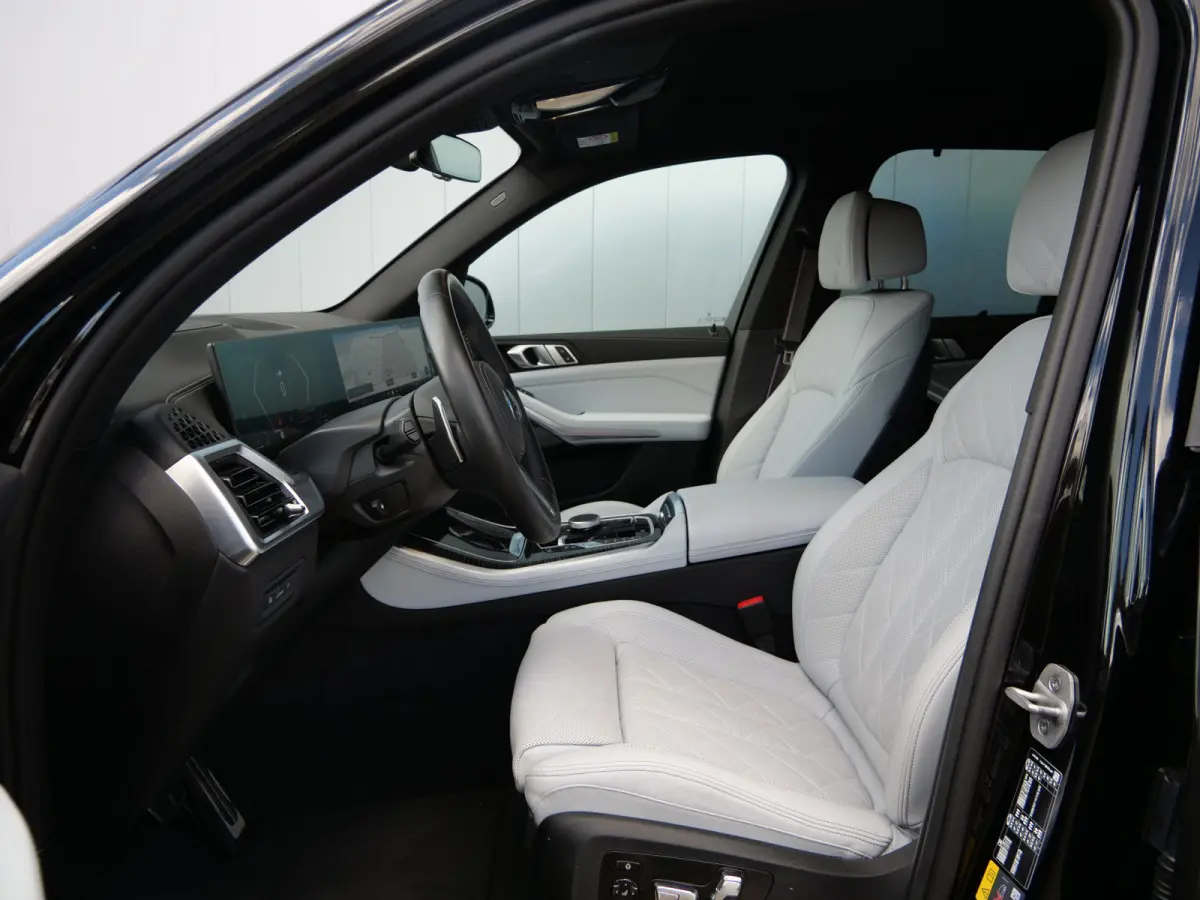 xDrive50e 490 Pk Automaat M-pakket / Leer / Pano-dak / Trekhaak / Camera's / DAB