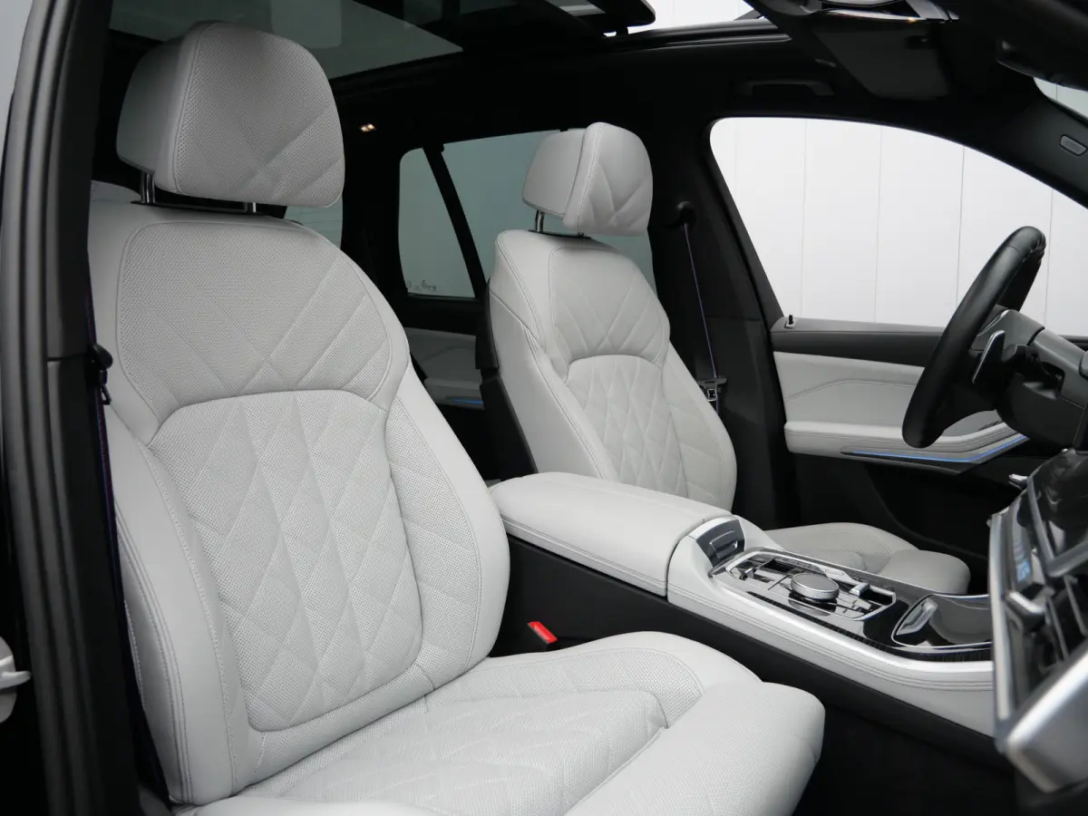 xDrive50e 490 Pk Automaat M-pakket / Leer / Pano-dak / Trekhaak / Camera's / DAB