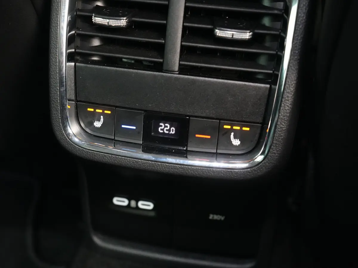 1.4 TSI iV Style PHEV 204pk Dealer O.H | Adaptive Cruise | Head Up | Crystal LED | Camera | Sportstoelen Memory & Verwarmd | Keyless | BLIS | Apple Carplay | Stuurverwarming | Travel Assist 