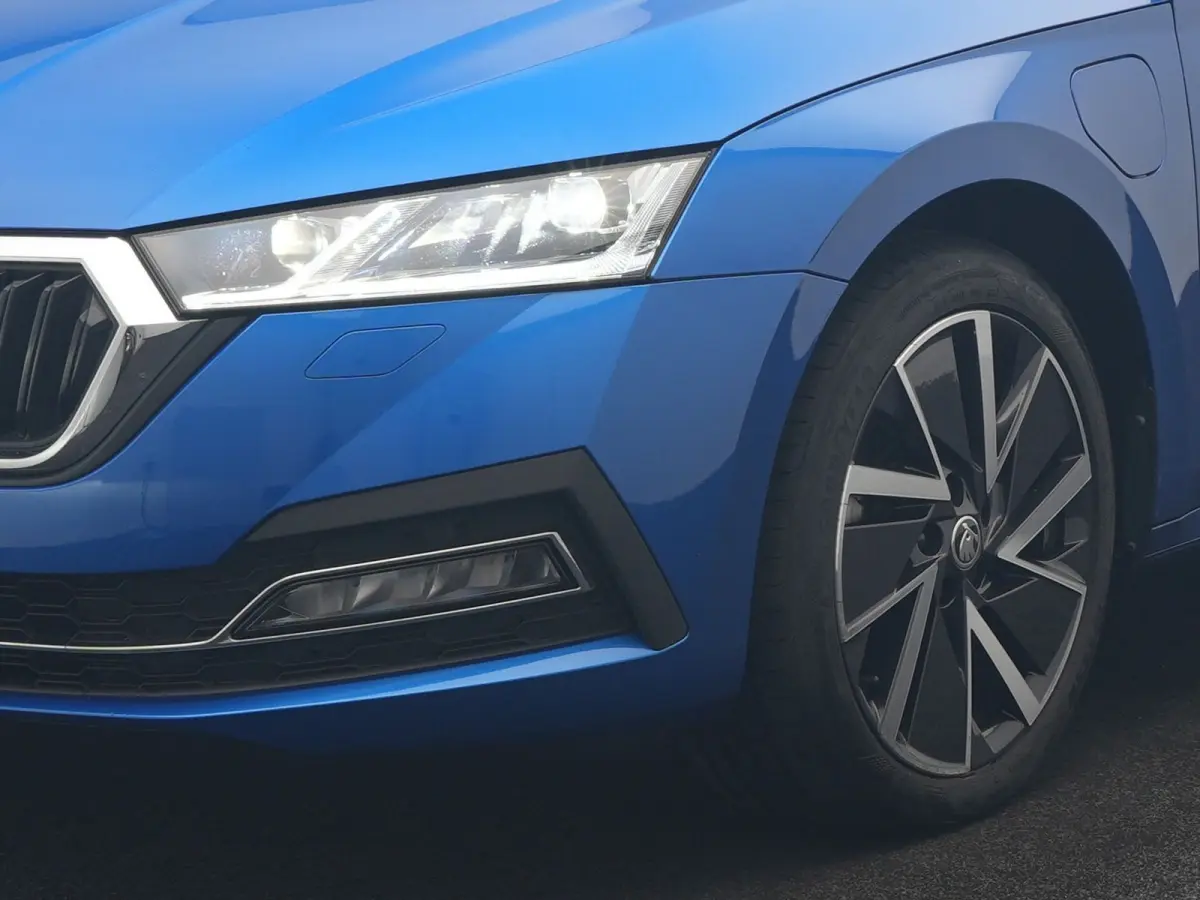 1.4 TSI iV Style PHEV 204pk Dealer O.H | Adaptive Cruise | Head Up | Crystal LED | Camera | Sportstoelen Memory & Verwarmd | Keyless | BLIS | Apple Carplay | Stuurverwarming | Travel Assist 