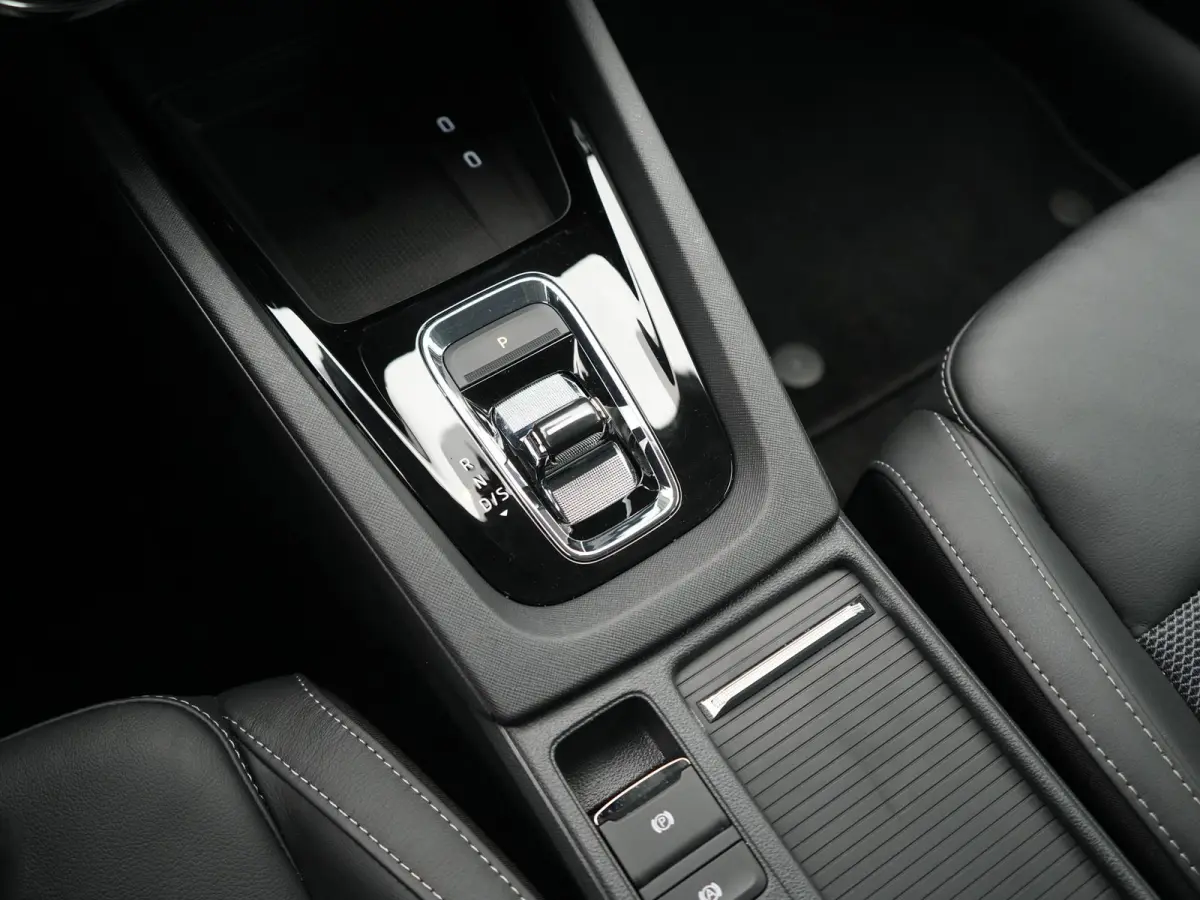 1.4 TSI iV Style PHEV 204pk Dealer O.H | Adaptive Cruise | Head Up | Crystal LED | Camera | Sportstoelen Memory & Verwarmd | Keyless | BLIS | Apple Carplay | Stuurverwarming | Travel Assist 