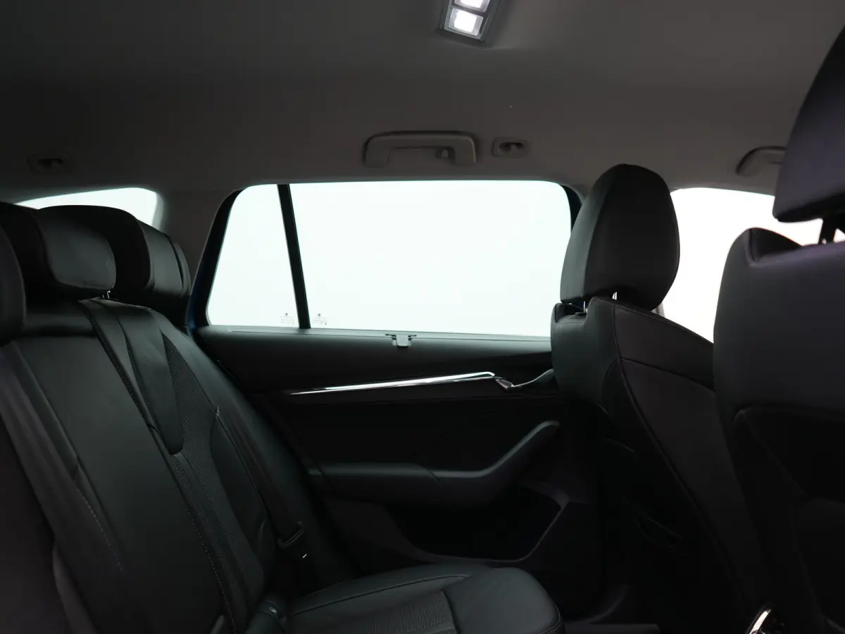 1.4 TSI iV Style PHEV 204pk Dealer O.H | Adaptive Cruise | Head Up | Crystal LED | Camera | Sportstoelen Memory & Verwarmd | Keyless | BLIS | Apple Carplay | Stuurverwarming | Travel Assist 