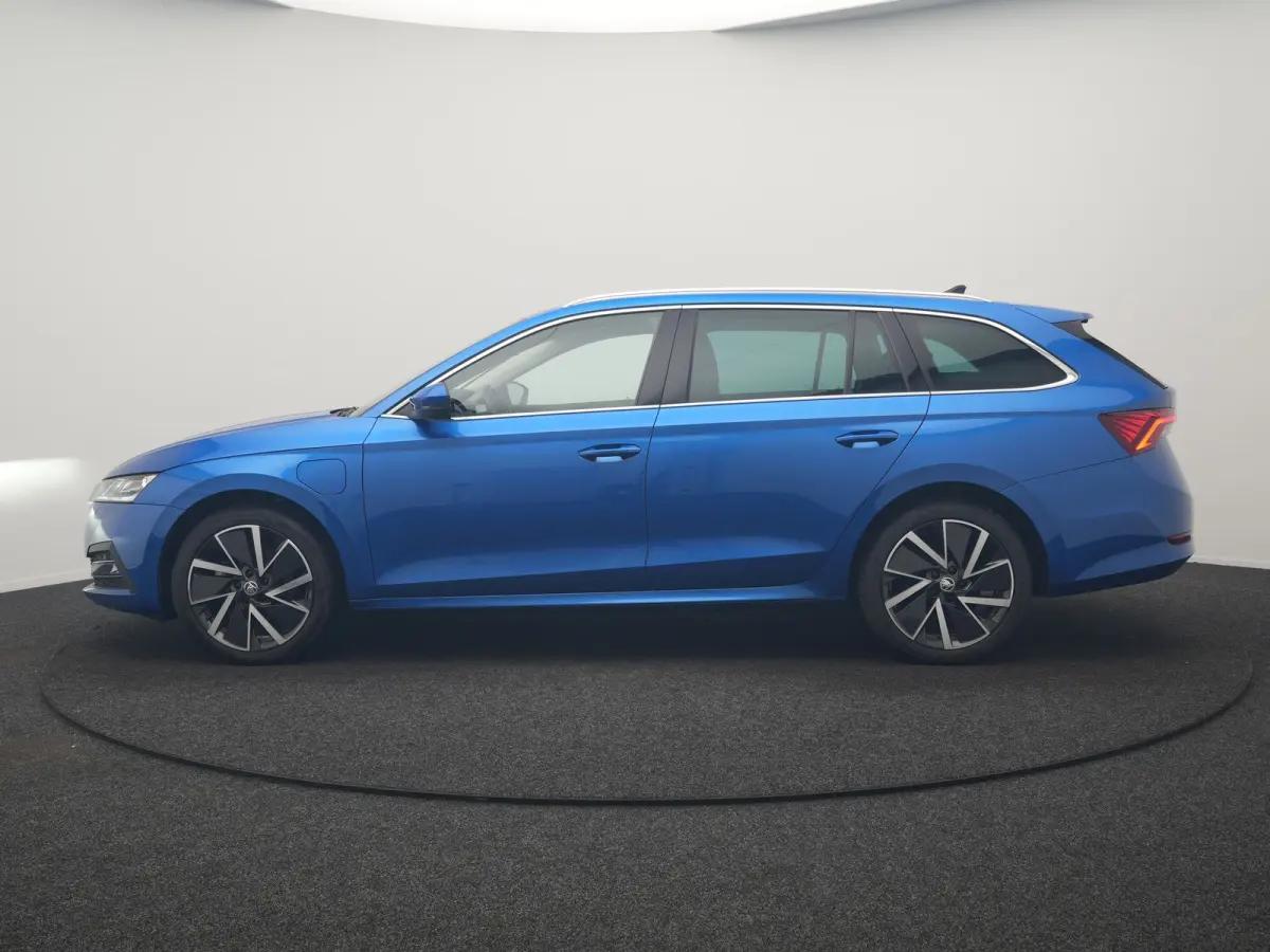 1.4 TSI iV Style PHEV 204pk Dealer O.H | Adaptive Cruise | Head Up | Crystal LED | Camera | Sportstoelen Memory & Verwarmd | Keyless | BLIS | Apple Carplay | Stuurverwarming | Travel Assist 