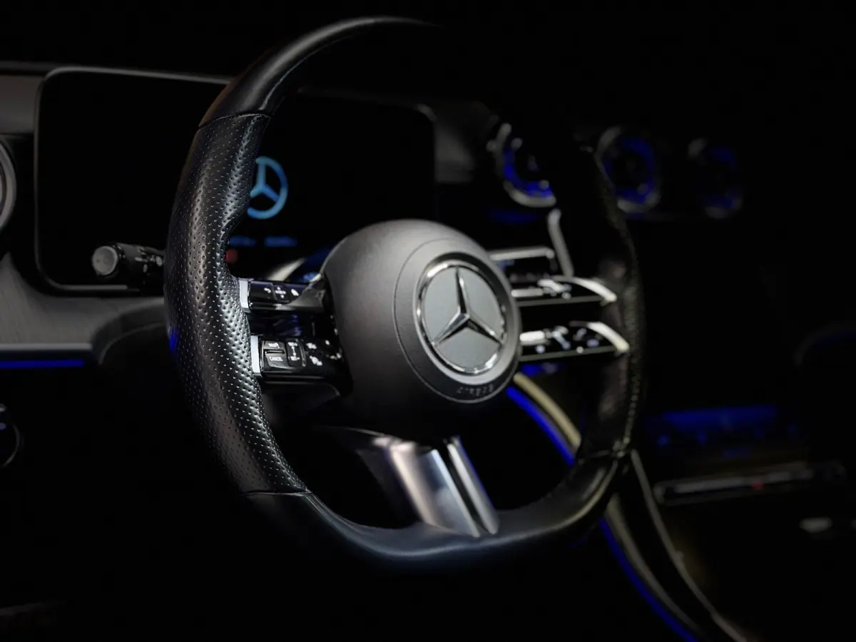 300 e AMG Line Panodak Night Carplay
