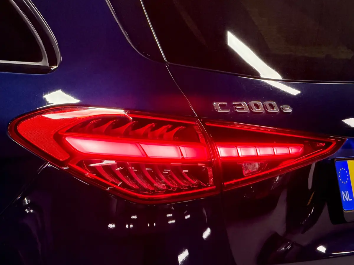 300 e AMG Line Panodak Night Carplay