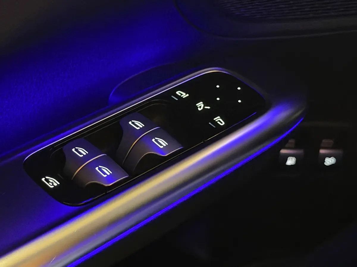 300 e AMG Line Panodak Night Carplay