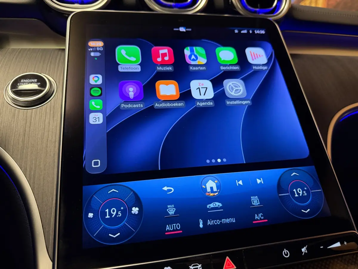 300 e AMG Line Panodak Night Carplay