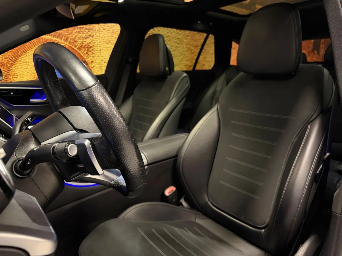 300 e AMG Line Panodak Night Carplay