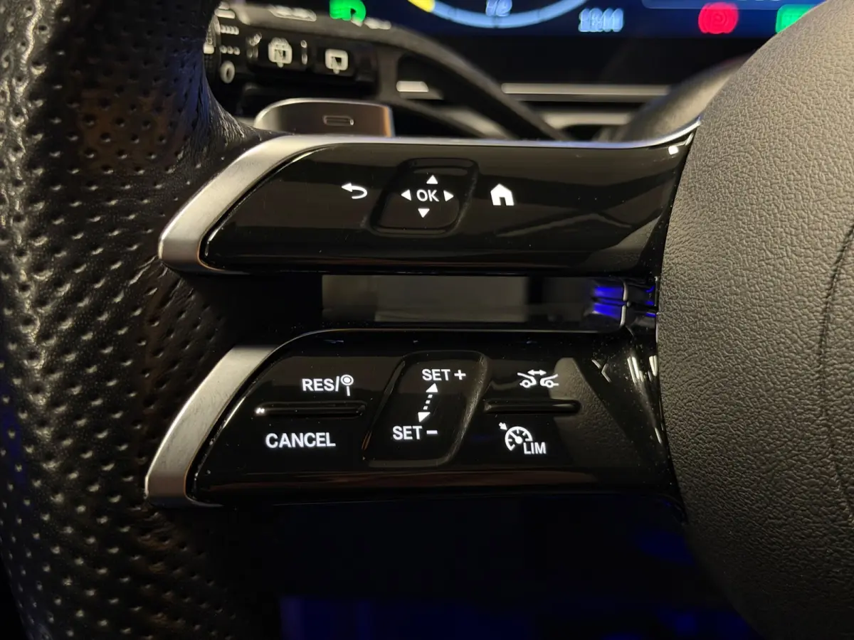 300 e AMG Line Panodak Night Carplay