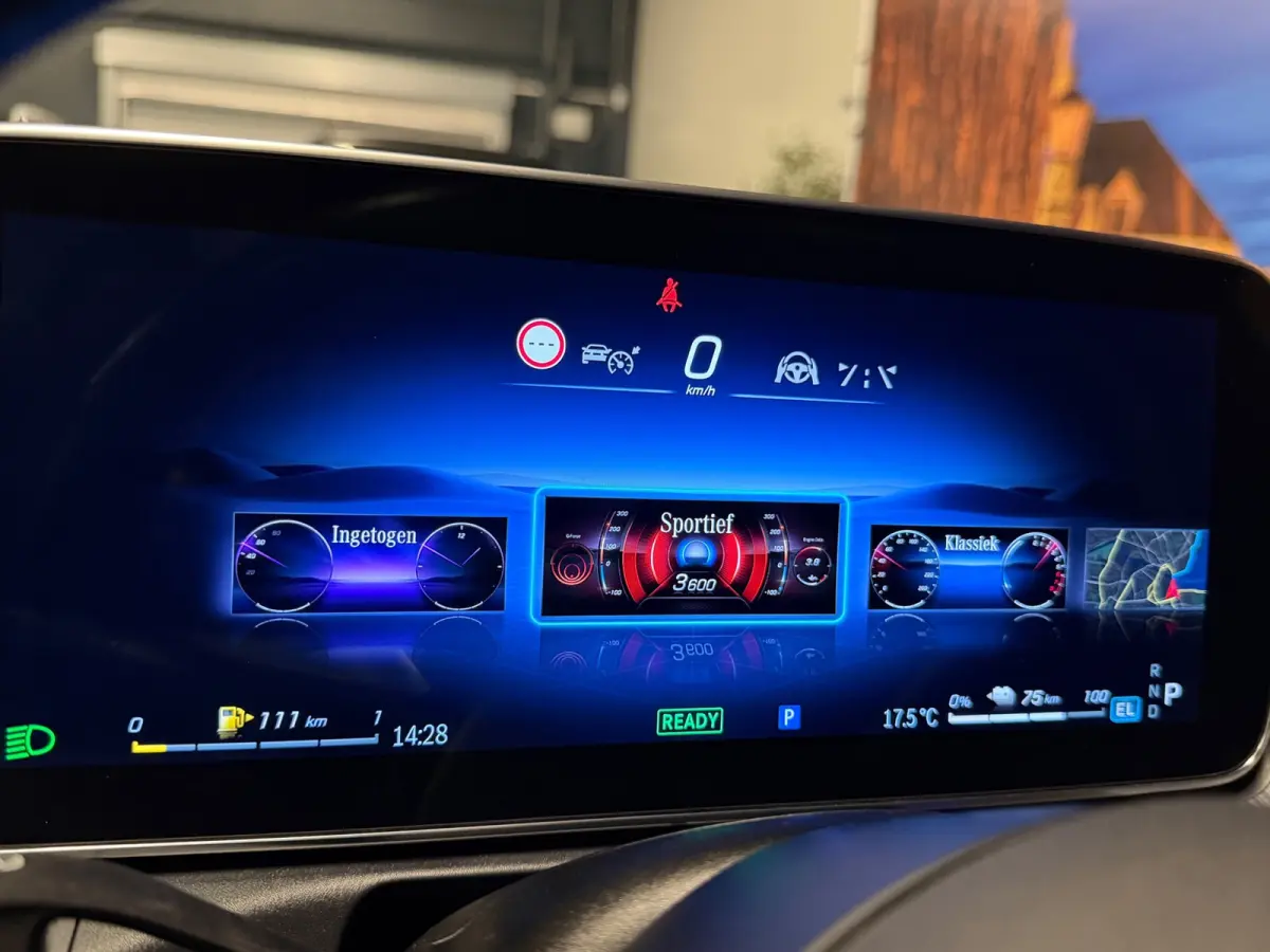 300 e AMG Line Panodak Night Carplay