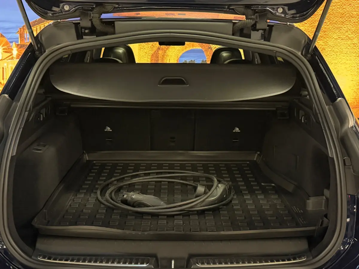300 e AMG Line Panodak Night Carplay