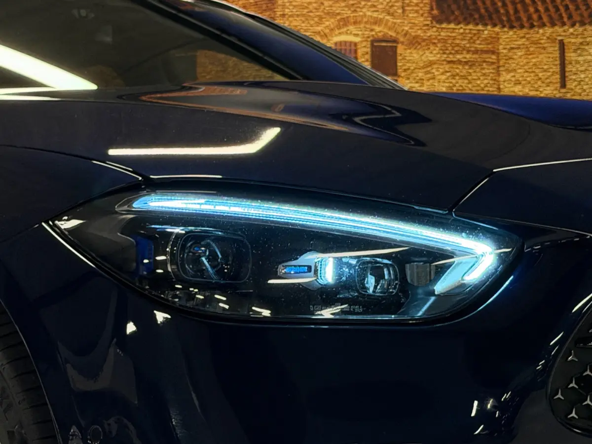 300 e AMG Line Panodak Night Carplay