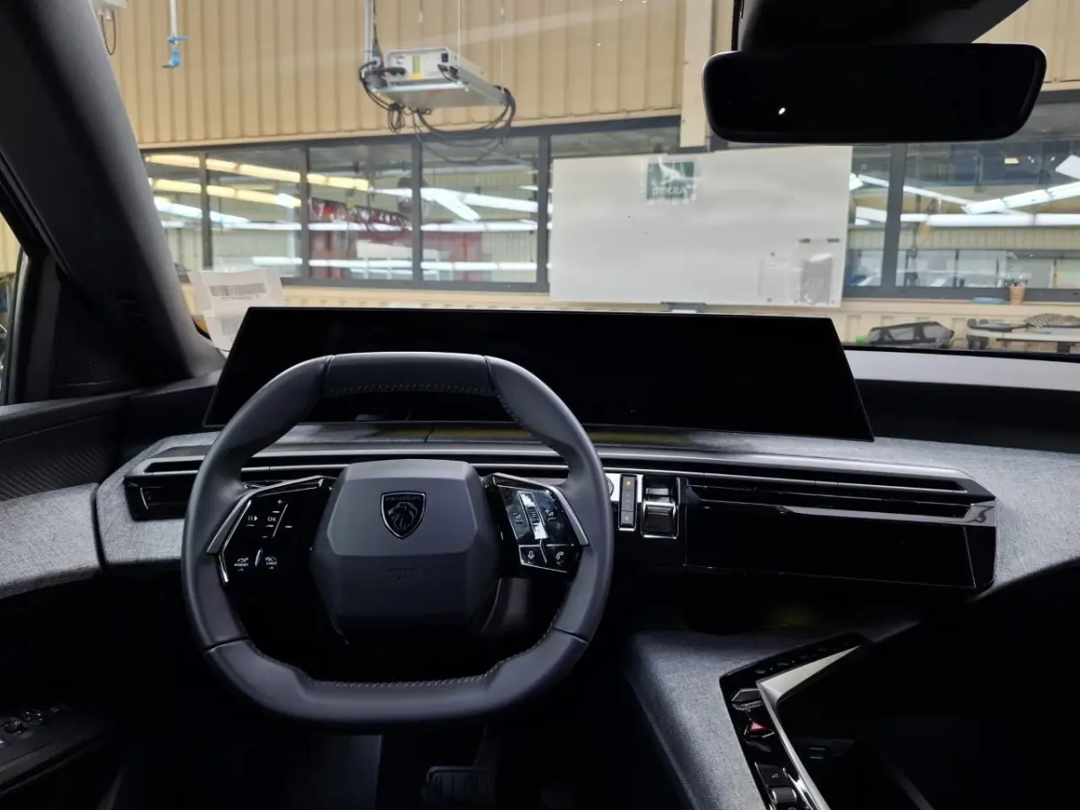 1.6 plug-in Hybrid 195 Allure | Verwarmbare voorstoelen | Camera | Cruise control