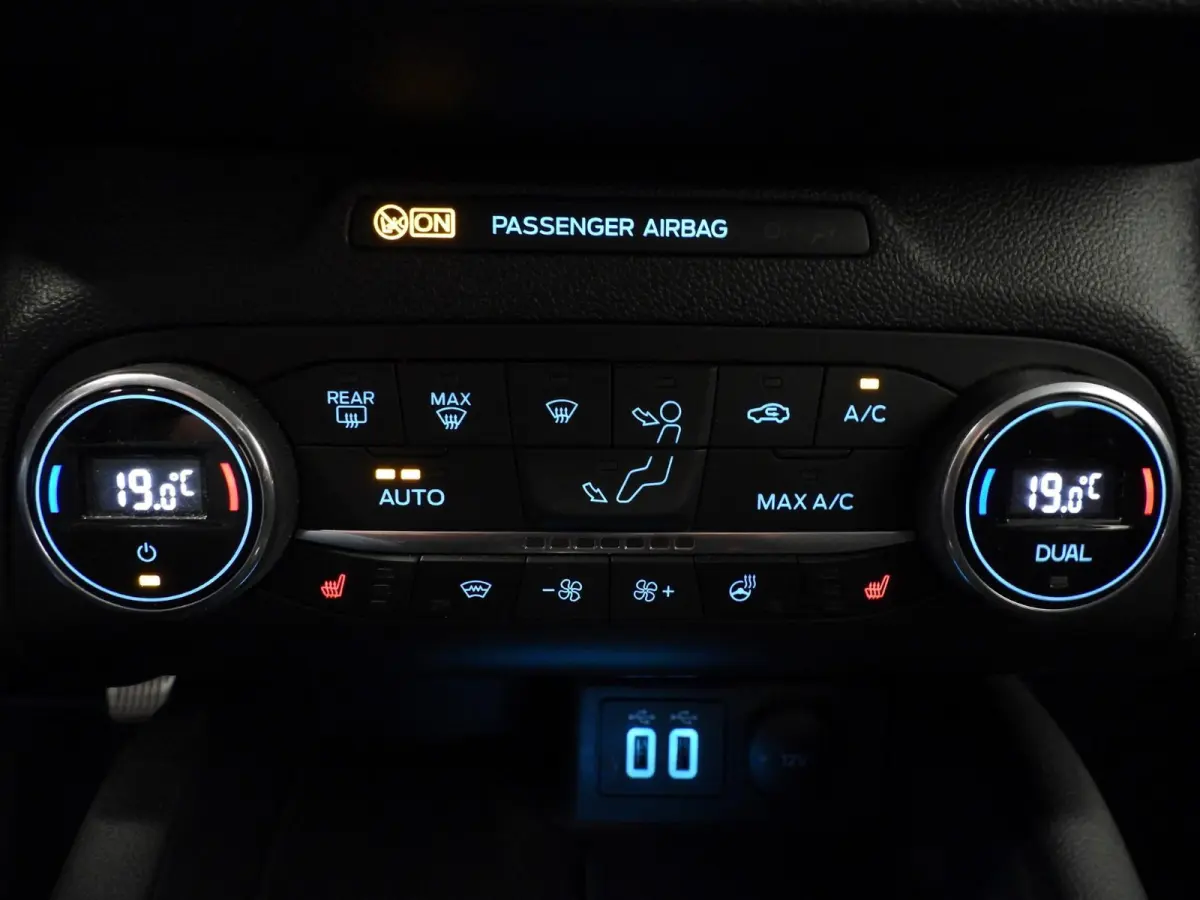 1.0 EcoBoost Titanium X Business NAVI/CAMERA/ADAPT.CRUISE/LED/16"LMV!
