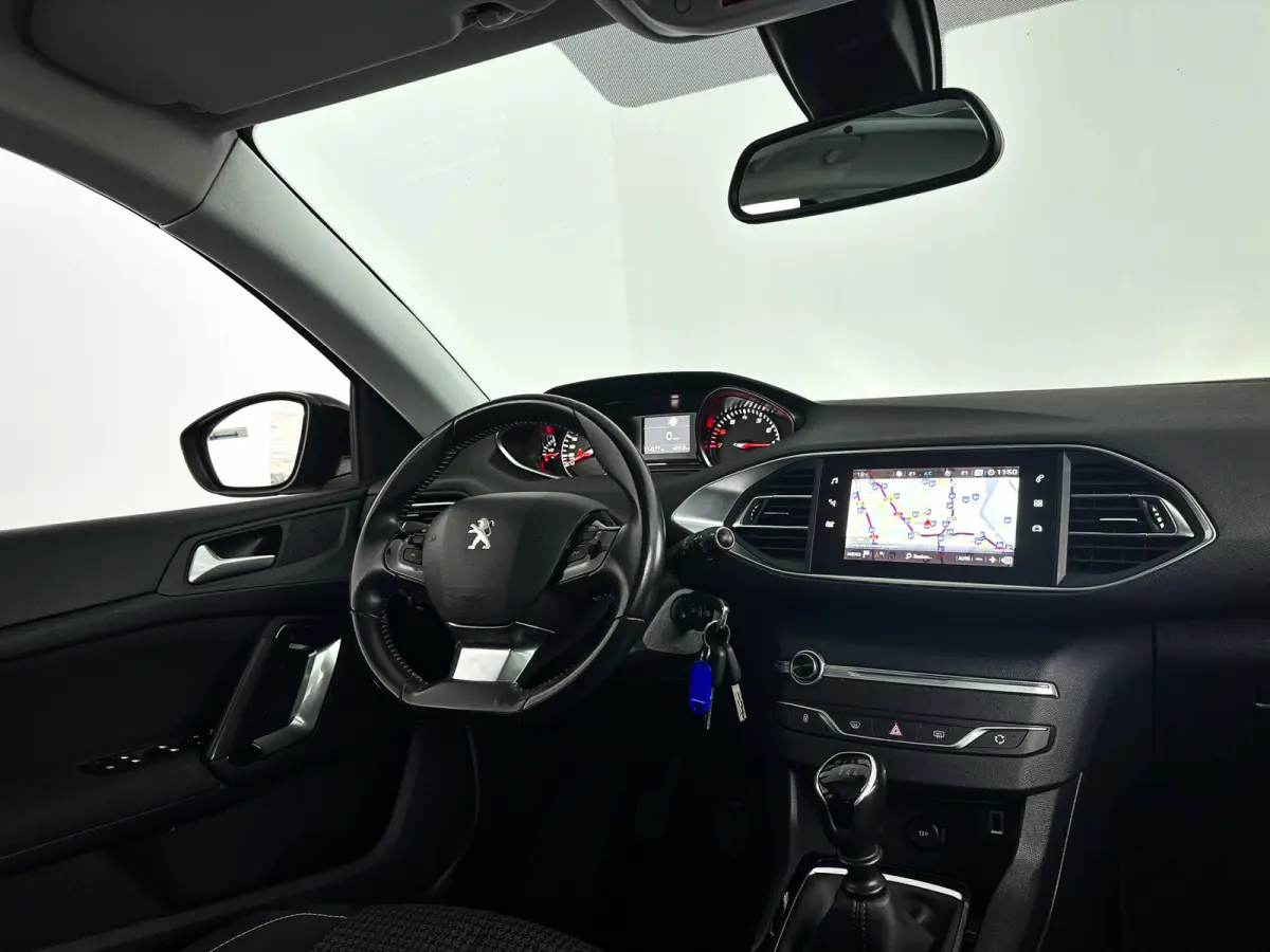1.2 PureTech Blue Lease Executive | Panoramadak | Park assist | Carplay | Cruise control | Trekhaak