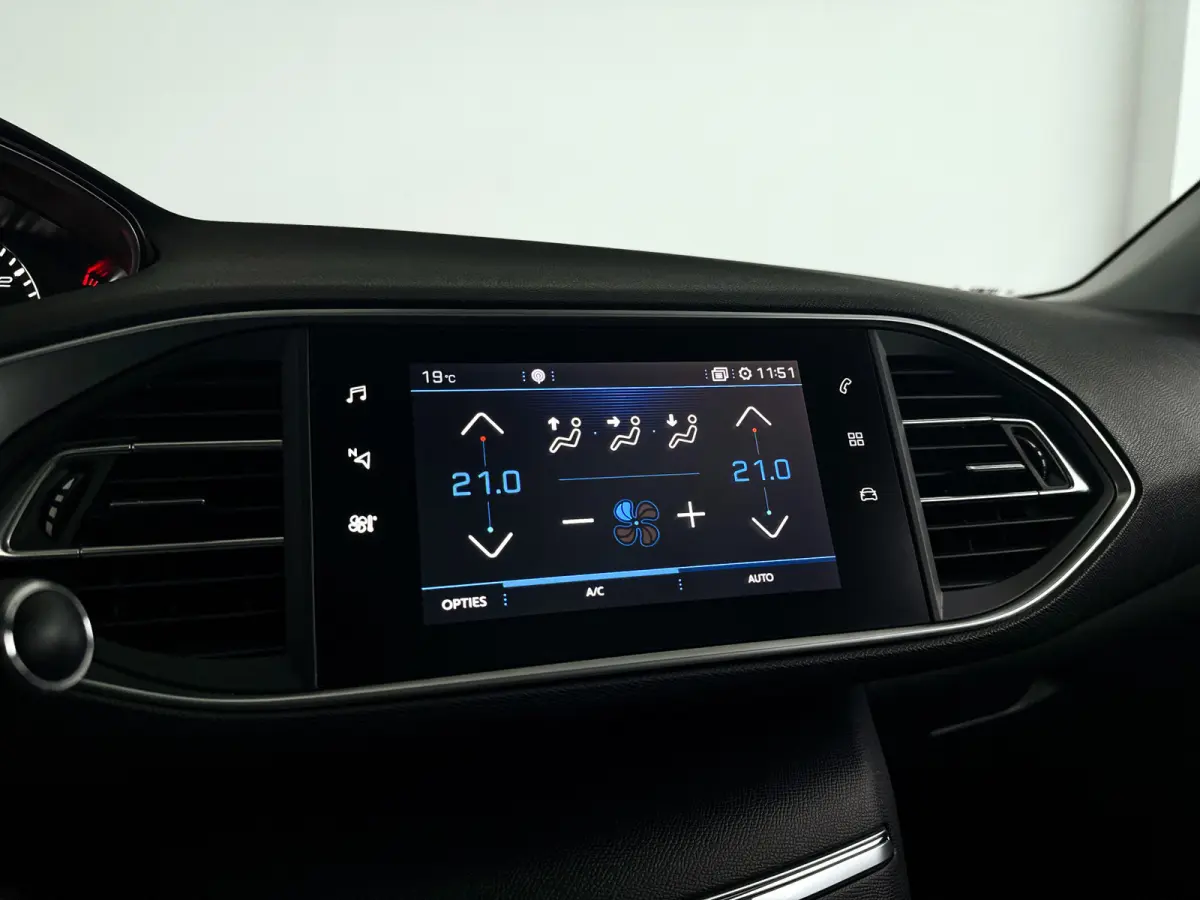 1.2 PureTech Blue Lease Executive | Panoramadak | Park assist | Carplay | Cruise control | Trekhaak