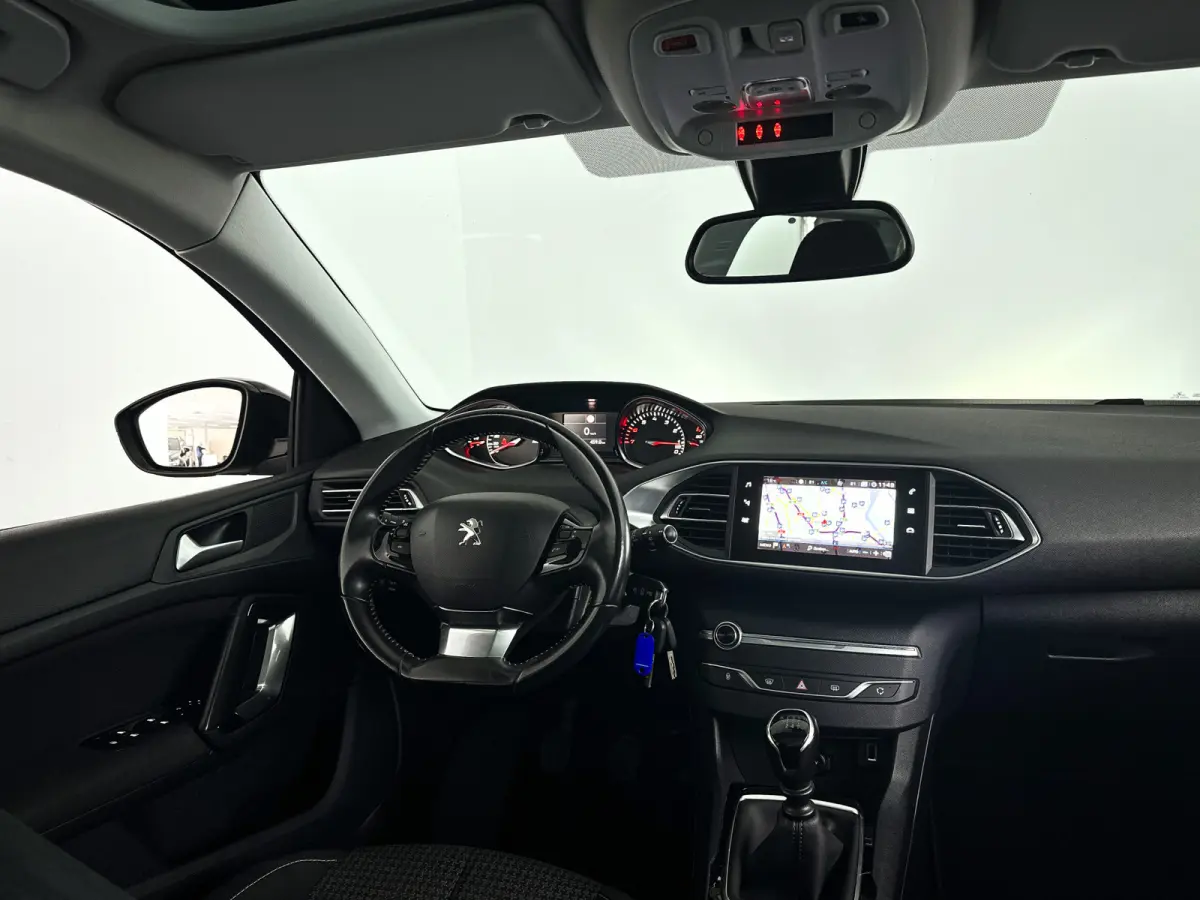 1.2 PureTech Blue Lease Executive | Panoramadak | Park assist | Carplay | Cruise control | Trekhaak