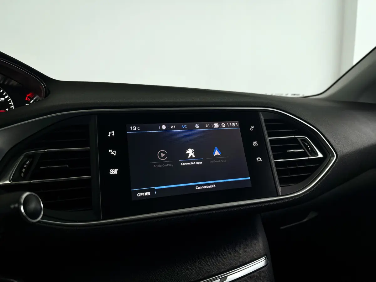 1.2 PureTech Blue Lease Executive | Panoramadak | Park assist | Carplay | Cruise control | Trekhaak