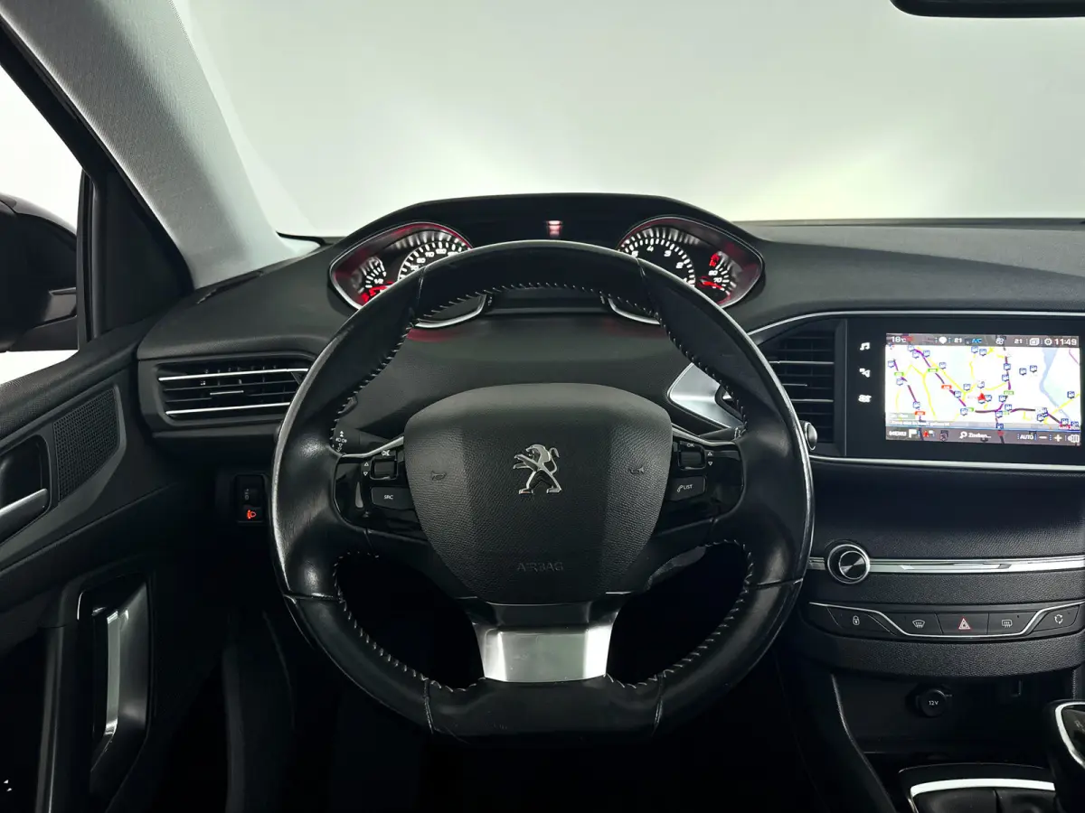 1.2 PureTech Blue Lease Executive | Panoramadak | Park assist | Carplay | Cruise control | Trekhaak