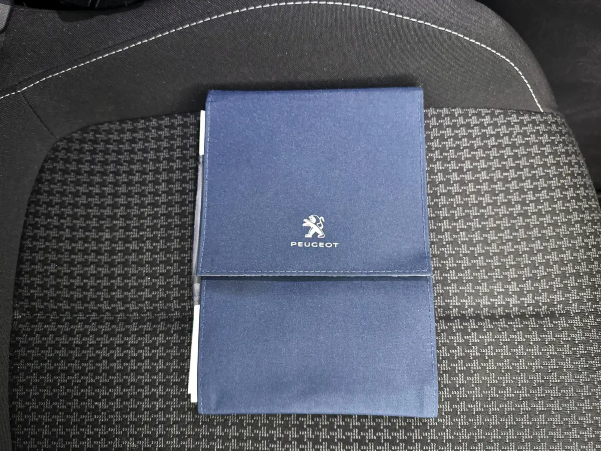 1.2 PureTech Blue Lease Executive | Panoramadak | Park assist | Carplay | Cruise control | Trekhaak