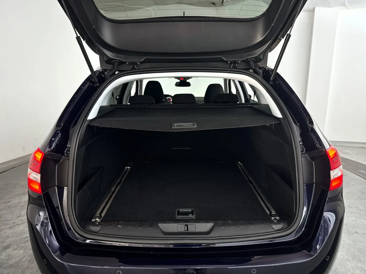 1.2 PureTech Blue Lease Executive | Panoramadak | Park assist | Carplay | Cruise control | Trekhaak