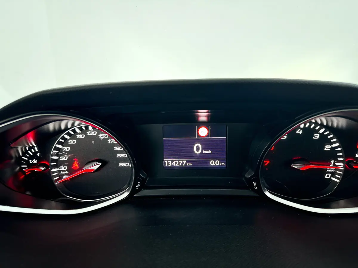 1.2 PureTech Blue Lease Executive | Panoramadak | Park assist | Carplay | Cruise control | Trekhaak