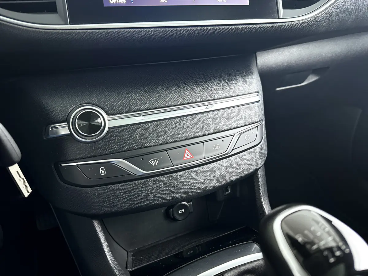 1.2 PureTech Blue Lease Executive | Panoramadak | Park assist | Carplay | Cruise control | Trekhaak