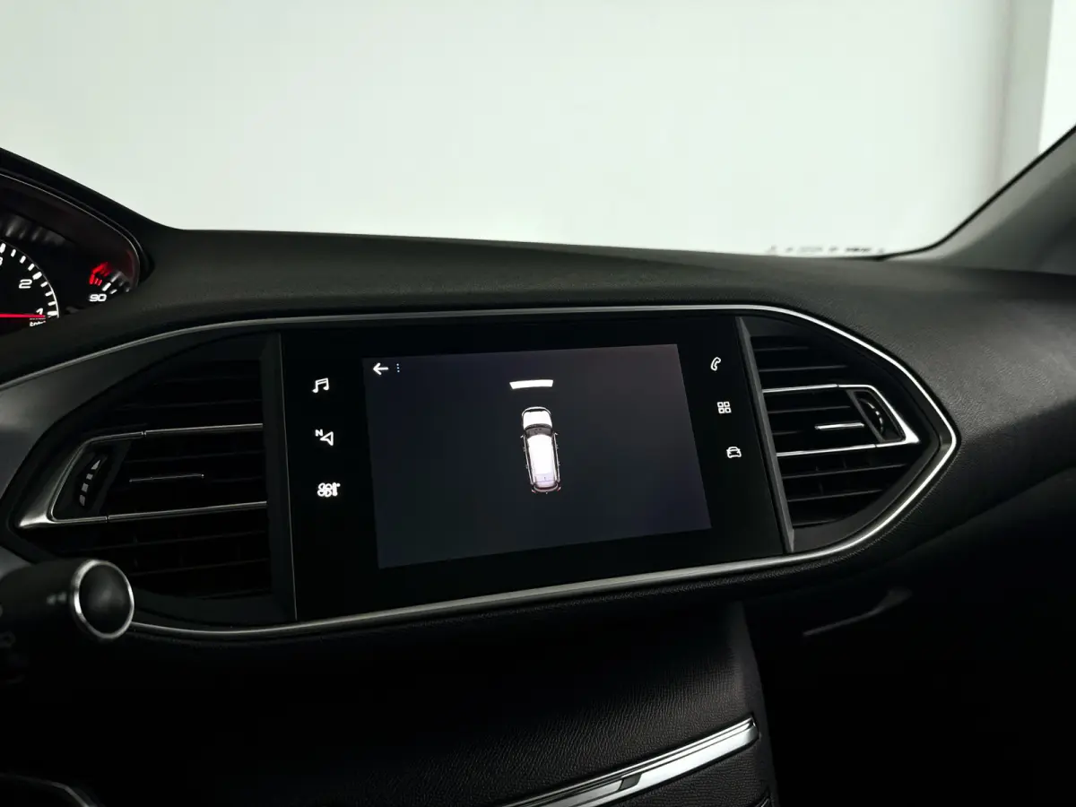 1.2 PureTech Blue Lease Executive | Panoramadak | Park assist | Carplay | Cruise control | Trekhaak