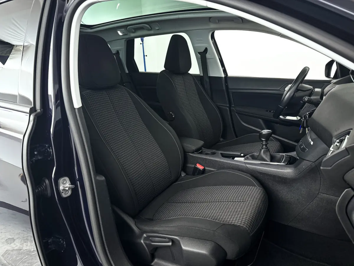 1.2 PureTech Blue Lease Executive | Panoramadak | Park assist | Carplay | Cruise control | Trekhaak