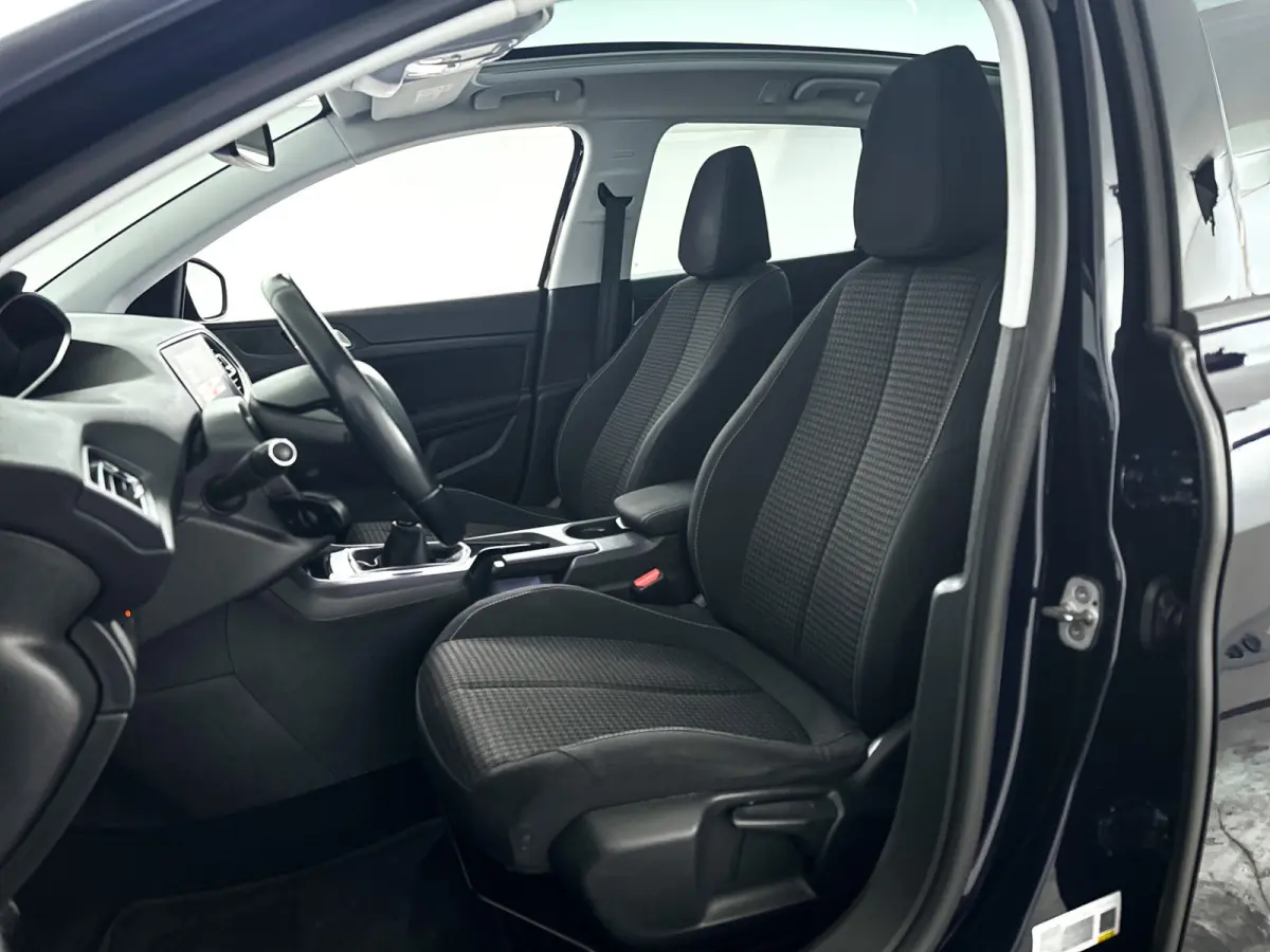 1.2 PureTech Blue Lease Executive | Panoramadak | Park assist | Carplay | Cruise control | Trekhaak